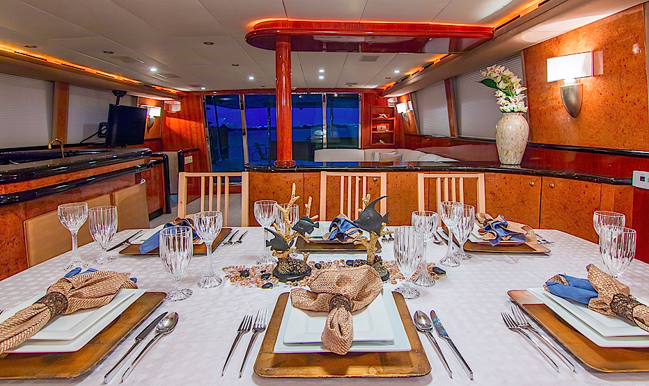 102' azimut dinning
