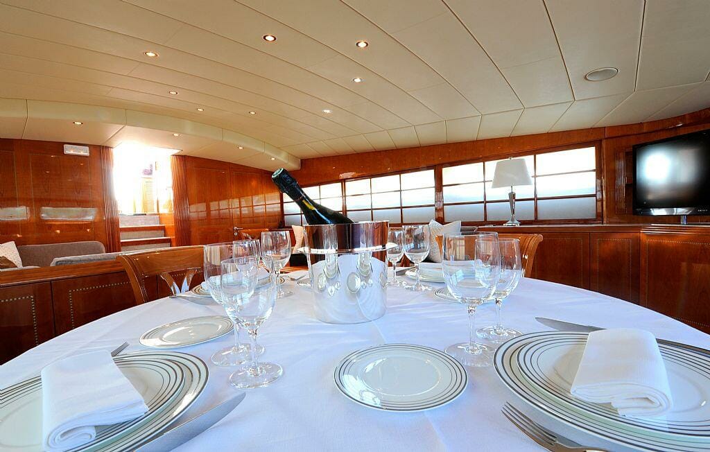 mangusta dining