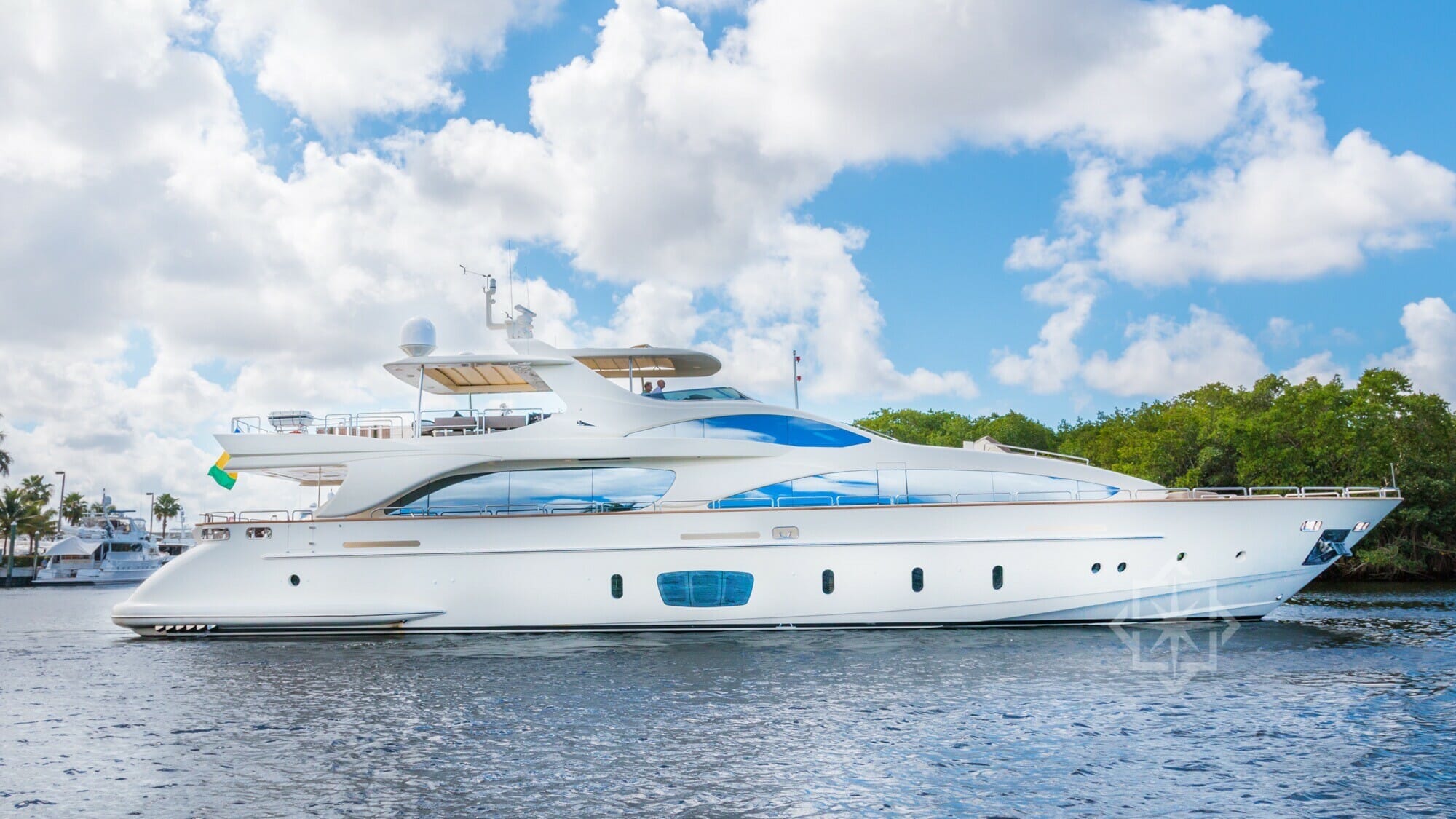 105 Azimut Exterior
