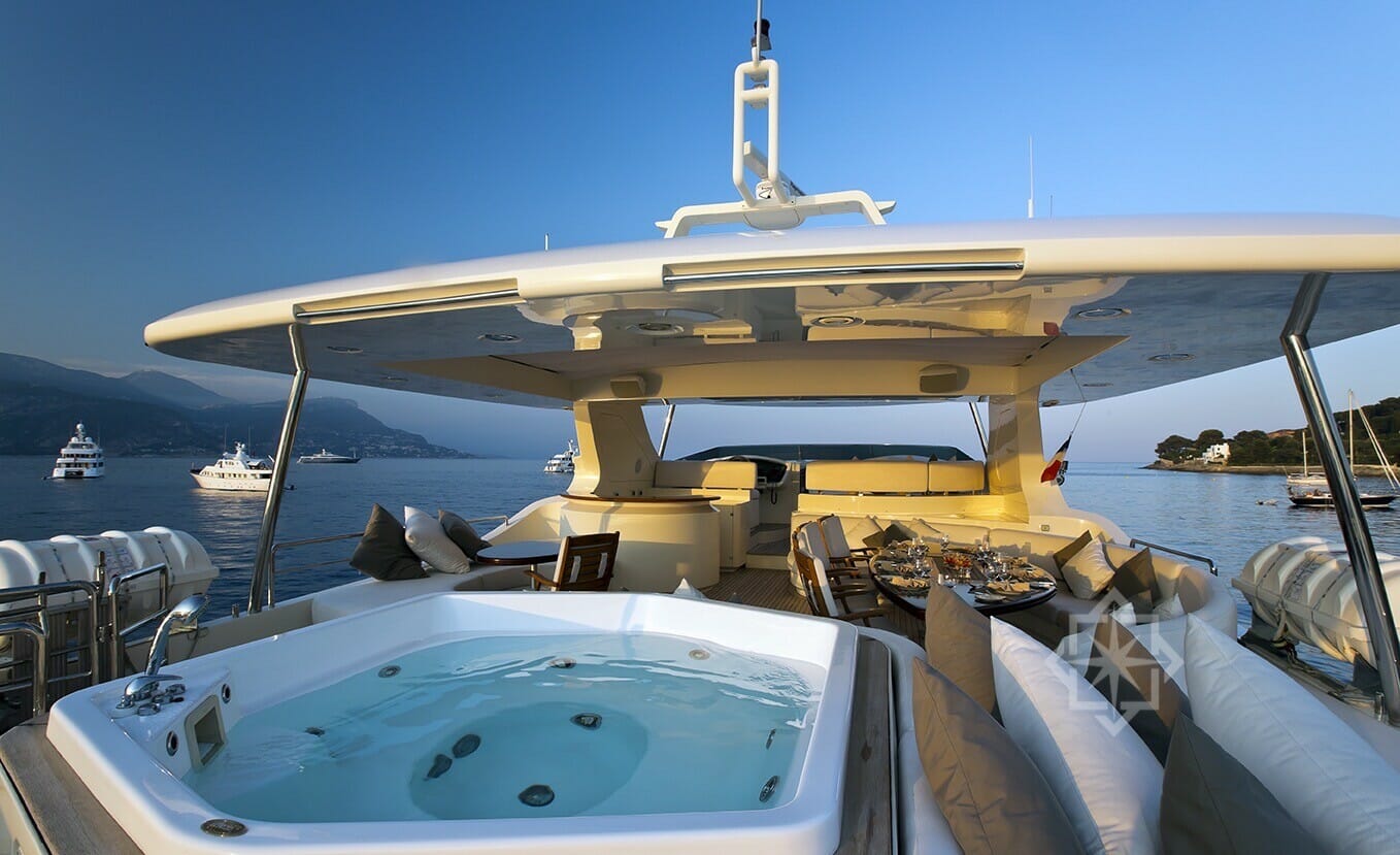 116 Azimut Sundeck Spa Pool
