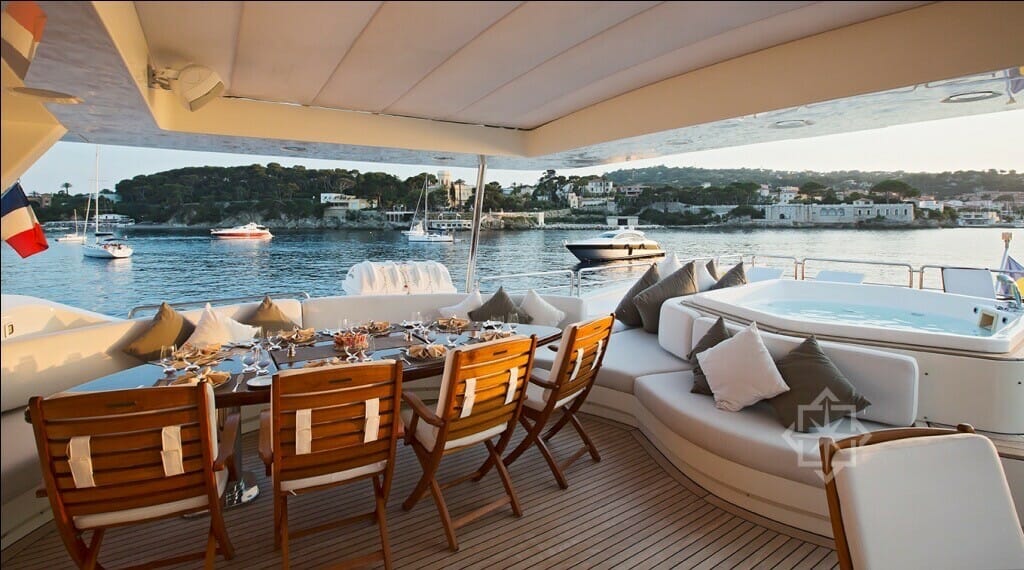 116 Azimut Sundeck Al Fresco Dining