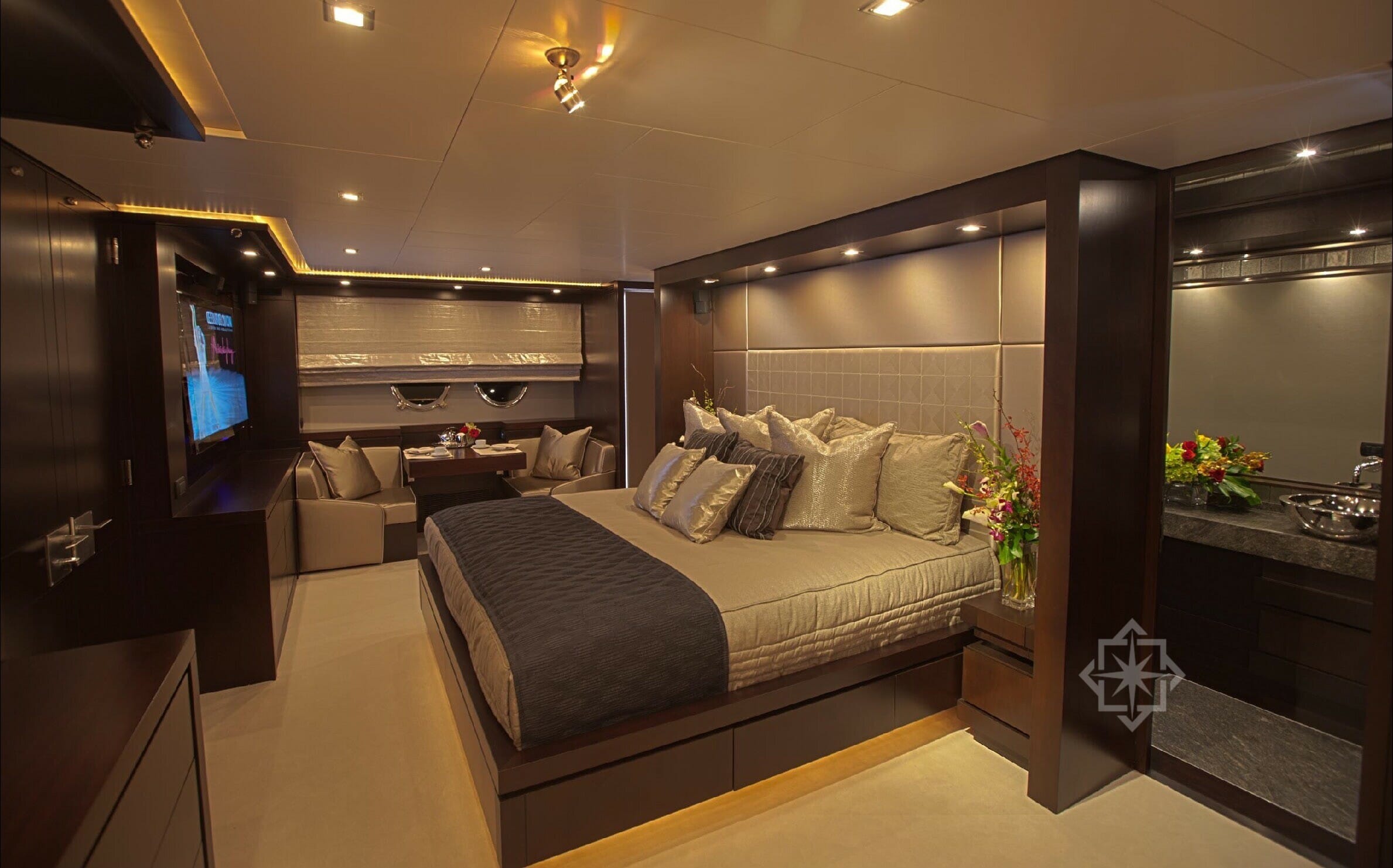 116 Azimut Master Stateroom