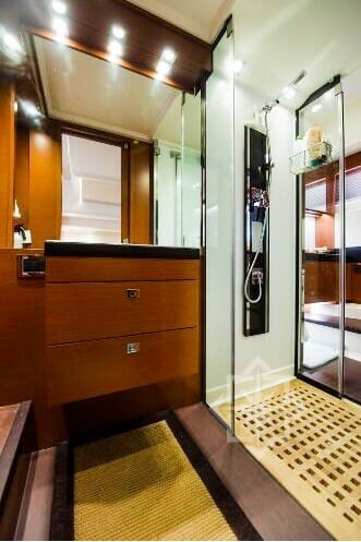 boat rental miami Starlux Yachts 55 Prestige Shower 2