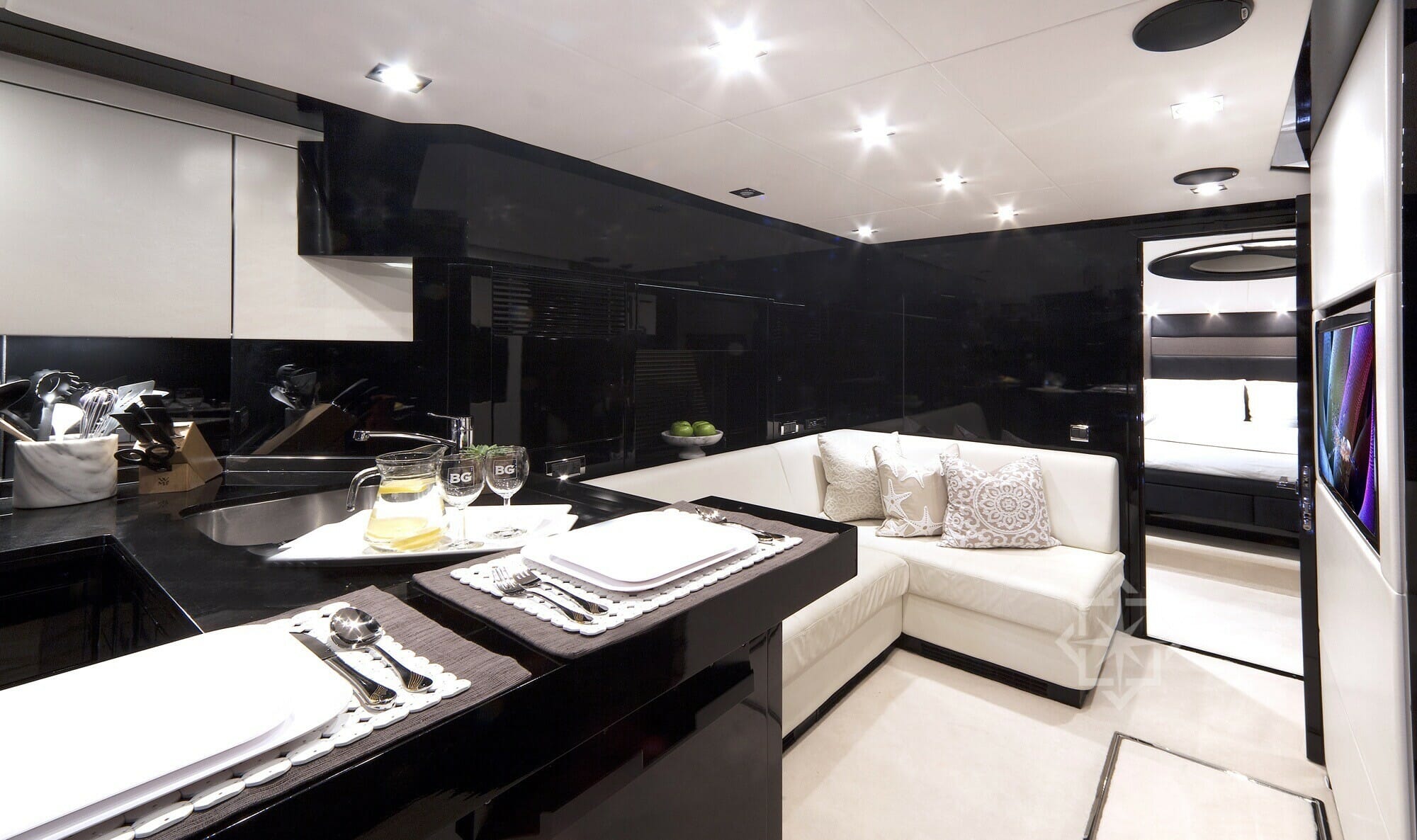 74' Sunseeker salon2