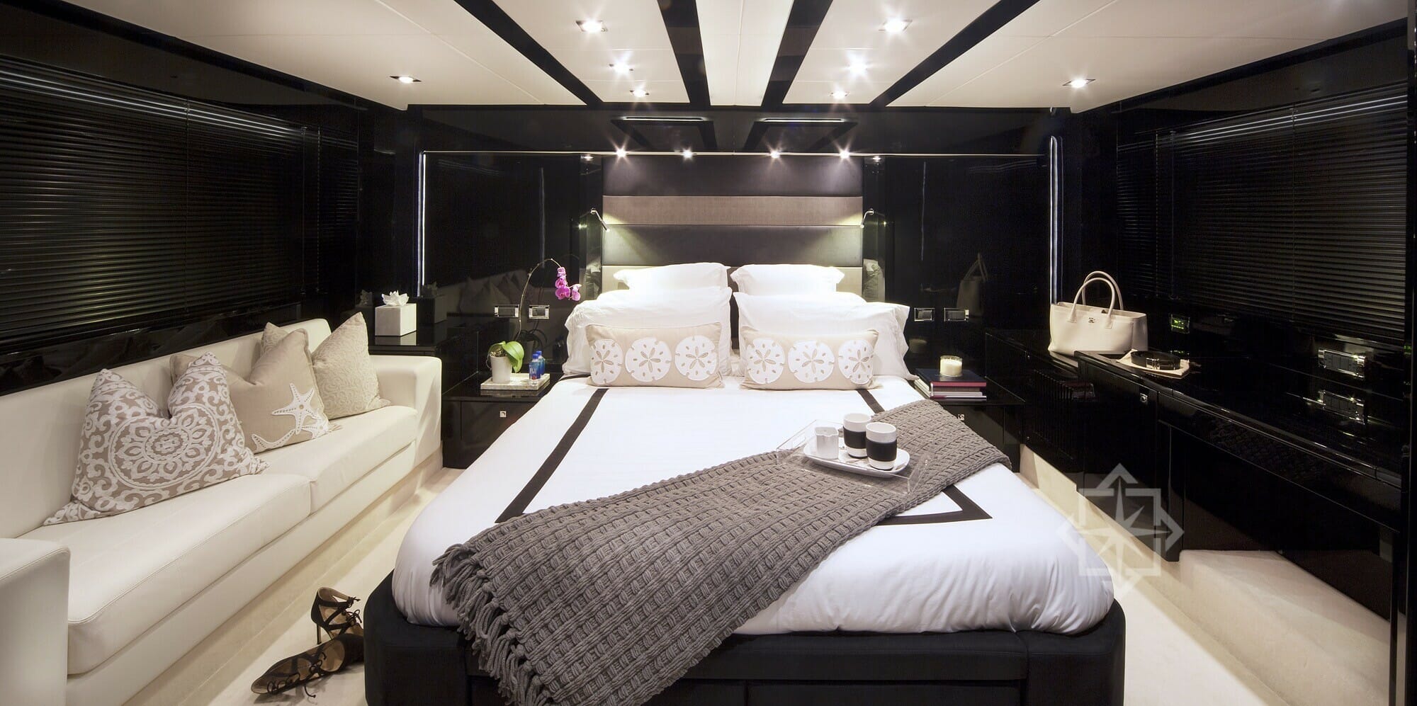 74' Sunseeker statroom